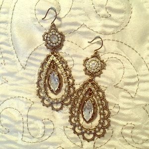 Gold vintage looking earrings